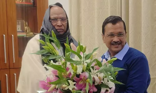 Meeting of Congress and AAP leaders, forgetting the feud