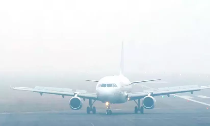 ഡൽഹിയിൽ കനത്ത മൂടൽമഞ്ഞും അതിശൈത്യവും; വിമാനസർവീസുകൾ താളംതെറ്റി ഡൽഹിയിൽ കനത്ത മൂടൽമഞ്ഞും അതിശൈത്യവും; വിമാനസർവീസുകൾ താളംതെറ്റി