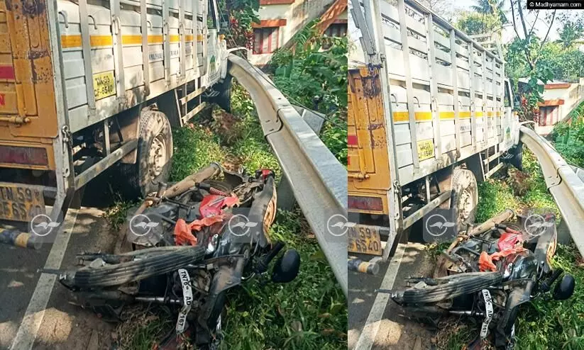 Aryankavu bike Accident