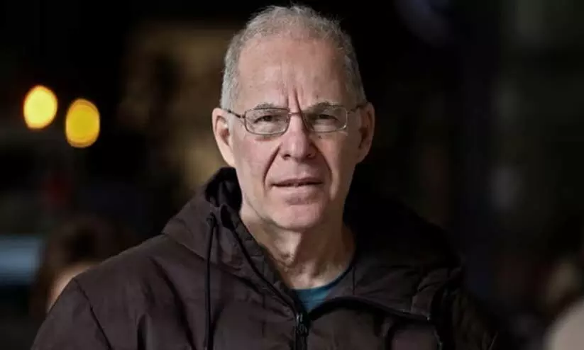 ഗസ്സ കൂട്ടക്കൊലയെ വിമർശിച്ച അധ്യാപകനെ ഇസ്രായേൽ ജയിലിലടച്ചു; ജോലിയിൽനിന്ന് പിരിച്ചുവിട്ടു ഗസ്സ കൂട്ടക്കൊലയെ വിമർശിച്ച അധ്യാപകനെ ഇസ്രായേൽ ജയിലിലടച്ചു; ജോലിയിൽനിന്ന് പിരിച്ചുവിട്ടു