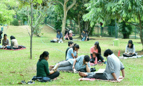 ഇവിടം സ്വർഗമാണ്​, വായനക്ക്​​