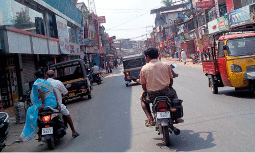 എടക്കര ടൗൺ റോഡ് വികസനം ‘വ്യാപാരികളെ ഉന്മൂലനം ചെയ്യുന്ന വികസനം അനുവദിക്കില്ല’ എടക്കര ടൗൺ റോഡ് വികസനം ‘വ്യാപാരികളെ ഉന്മൂലനം ചെയ്യുന്ന വികസനം അനുവദിക്കില്ല’