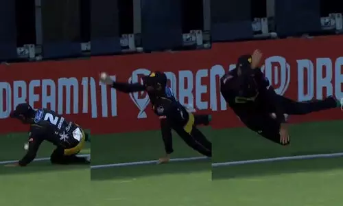 ക്രിക്കറ്റ് ചരിത്രത്തിൽ ഇങ്ങനെയൊരു ക്യാച്ചുണ്ടോ?; അമ്പരപ്പിച്ച് ന്യൂസിലാൻഡ് താരം -Video ക്രിക്കറ്റ് ചരിത്രത്തിൽ ഇങ്ങനെയൊരു ക്യാച്ചുണ്ടോ?; അമ്പരപ്പിച്ച് ന്യൂസിലാൻഡ് താരം -Video