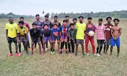 കാ​ൽ​പ​ന്തു ക​ളി​ക്കാ​ൻ ഈ ​ കു​ട്ടി​ക​ൾ​ക്കും വേ​ണ്ടേ ഒ​രു മൈ​താ​നം?