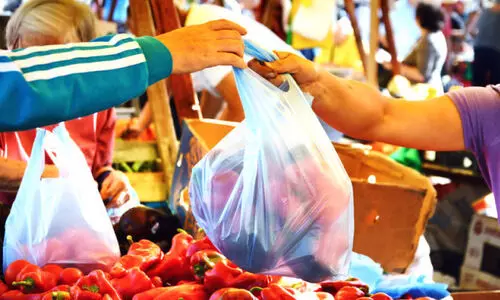 അജ്മാനിൽ ഒറ്റത്തവണ പ്ലാസ്റ്റിക് ബാഗുകൾ നിരോധിച്ചു അജ്മാനിൽ ഒറ്റത്തവണ പ്ലാസ്റ്റിക് ബാഗുകൾ നിരോധിച്ചു