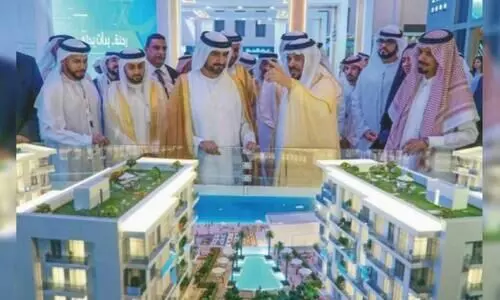 ഷാർജ റിയൽ എസ്​റ്റേറ്റ്​ എക്സിബിഷനിൽ പ​ങ്കെടുക്കുന്നവർ (ഫയൽ ഫോട്ടോ)