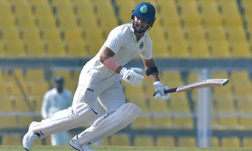 രഞ്ജി ട്രോഫി; ലീഡിനരികെ കേരളം രഞ്ജി ട്രോഫി; ലീഡിനരികെ കേരളം