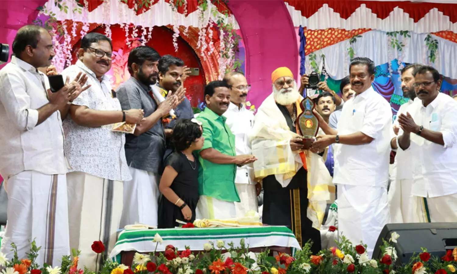 ഹരിവരാസനം പുരസ്കാരത്തിന് ഏറ്റവും അർഹനായ വ്യക്തിയാണ് വീരമണിദാസനെന്ന് കെ. രാധാകൃഷ്ണൻ