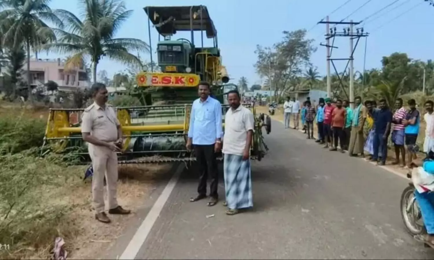 സംക്രാന്തി ആഘോഷ ഒരുക്കത്തിനായി പോകവെ നാലംഗ കുടുംബം വാഹനാപകടത്തിൽ മരിച്ചു