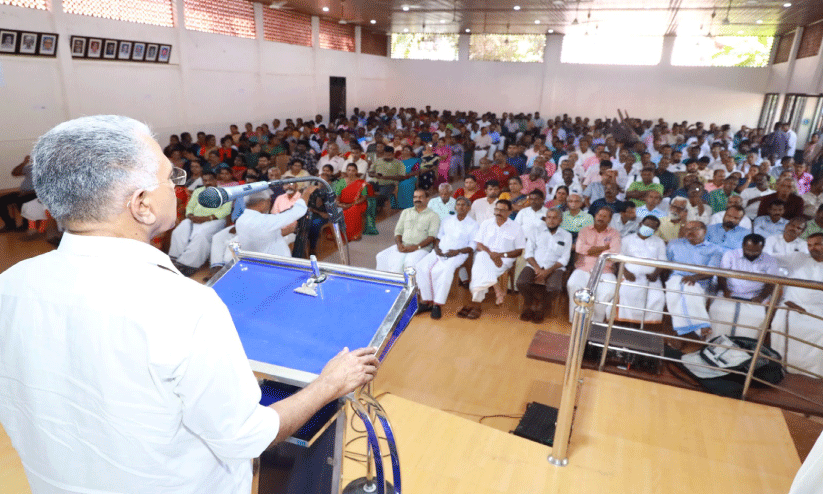 ഗവർണർ പദവി ആടിന്റെ താടിയിലെ രോമംപോലെ –അഡ്വ. പ്രകാശ് ബാബു