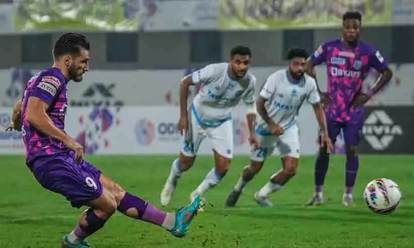 ബ്ലാസ്റ്റേഴ്സ്- ജാം​ഷ​ഡ്പുർ മത്സരം; ആദ്യ പകുതി 1-1 സമനിലയിൽ