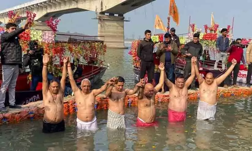 അയോധ്യ ദർശനം നടത്തി കോൺഗ്രസ് സംഘം അയോധ്യ ദർശനം നടത്തി കോൺഗ്രസ് സംഘം