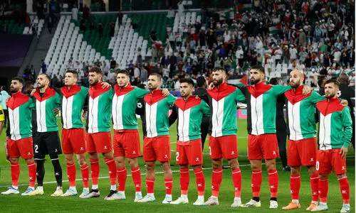 ഗസ്സക്കുവേണ്ടി നിശബ്ദമായി ഗാലറി; ആരാധക മനസ്സ് കീഴടക്കി ഫലസ്തീൻ