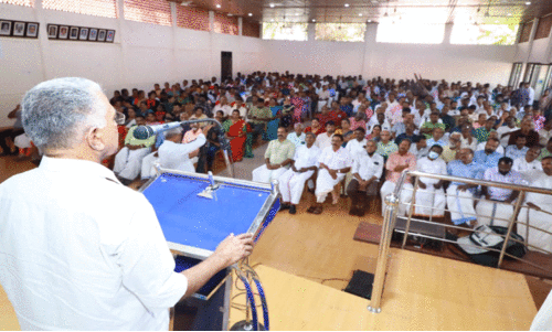 ഗവർണർ പദവി ആടിന്റെ താടിയിലെ രോമംപോലെ –അഡ്വ. പ്രകാശ് ബാബു