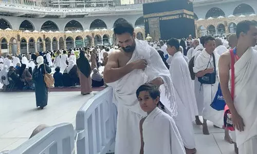 ഉംറ നിർവഹിച്ച ചിത്രം പങ്കുവെച്ച ഇർഫാൻ പത്താന് നേരെ ‘ജയ് ശ്രീരാം’ കമന്റുകളുമായി തീവ്ര ഹിന്ദുത്വർ