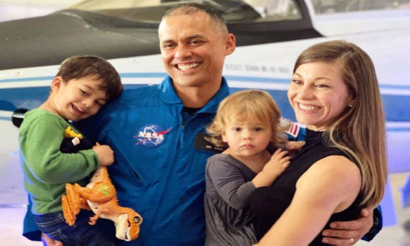 ആകാശയാത്രക്കൊരുങ്ങി അനിൽ; പക്ഷേ... ആകാശയാത്രക്കൊരുങ്ങി അനിൽ; പക്ഷേ...