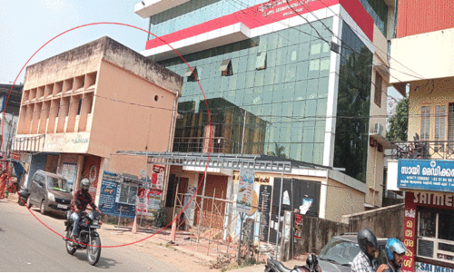 നിയമംലംഘിച്ച് പഞ്ചായത്തിന്‍റെ പാര്‍ക്കിങ്​ ഷെഡ് നിർമാണം