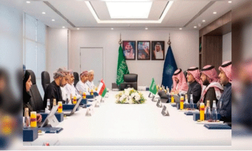 വാ​ണി​ജ്യ, വ്യ​വ​സാ​യ, നി​ക്ഷേ​പ പ്രോ​ത്സാ​ഹ​ന മ​ന്ത്രി ഖാ​യി​സ് ബി​ൻ മു​ഹ​മ്മ​ദ് ബി​ൻ മൂ​സ അ​ൽ യൂ​സു​ഫി​ന്‍റെ നേ​തൃ​ത്വ​ത്തി​ൽ സൗ​ദി​യി​ൽ ന​ട​ന്ന ച​ർ​ച്ച