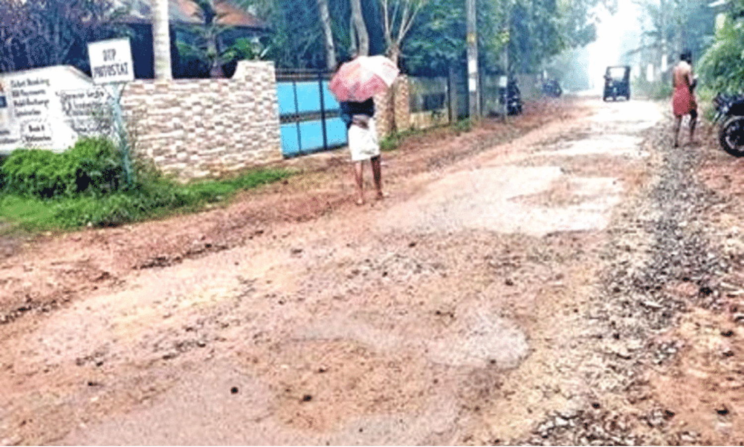 പണം അനുവദിച്ചിട്ടും നിര്‍മാണം തുടങ്ങാതെ ചാരോട്ടുകോണം-കുളത്തൂര്‍ റോഡ്​