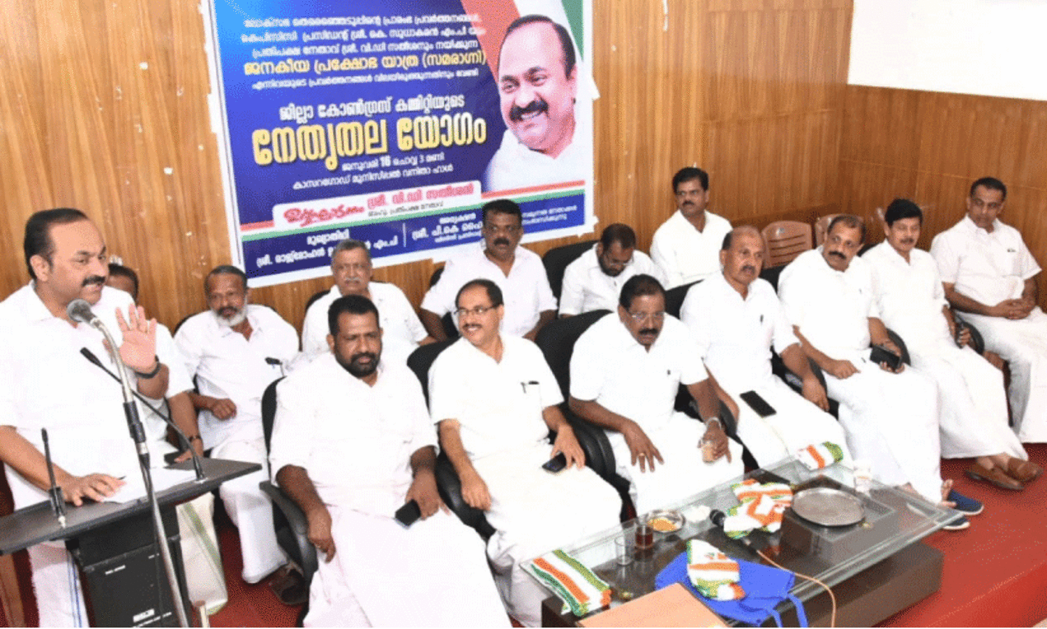 കേന്ദ്ര-കേരള സർക്കാറുകൾക്കെതിരെ കേ​ര​ള ജ​ന​ത വി​ധി​യെ​ഴു​തു​ം -വി.​ഡി. സ​തീ​ശ​ൻ