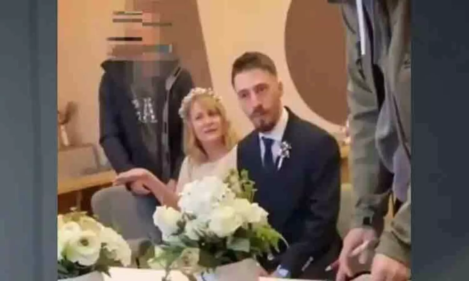 വിവാഹചടങ്ങിനിടെ വര​നെ അറസ്റ്റ് ചെയ്തു; ​ചങ്ക് തകർന്ന വധു ആശുപ​ത്രിയിൽ