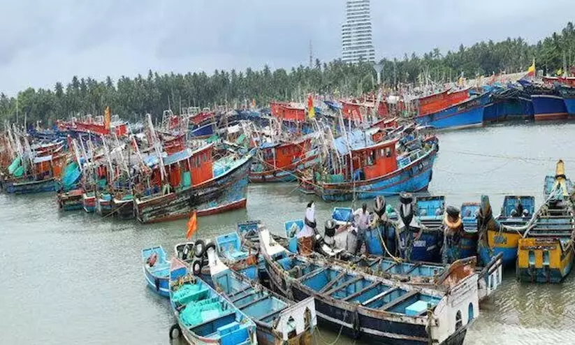 ഇനി ആധാര്‍ കൈവശമില്ലെങ്കില്‍ കടലില്‍ പോകുന്നവരും പിഴയടക്കേണ്ടി വരും
