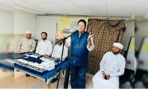 ആ​ർ.​എ​സ്.​സി ഉ​മ്മു​ൽ ഖു​വൈ​ൻ യൂ​ത്ത് കോ​ൺ​ഫ​റ​ൻ​ഷ്യ ക​വി മു​ര​ളി മം​ഗ​ല​ത്ത് ഉ​ദ്​​ഘാ​ട​നം ചെ​യ്യു​ന്നു