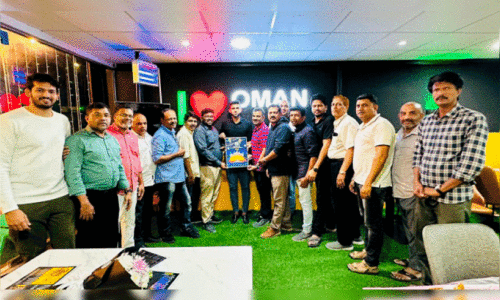 തൃ​ക്ക​രി​പ്പൂ​ർ ഫെ​സ്റ്റ്‌​ സീ​സ​ൺ -3ന്‍റെ  ലോ​ഗോ മു​ൻ ഇ​ന്ത്യ​ൻ ഫു​ട്‌​ബാ​ൾ താ​രം മു​ഹ​മ്മ​ദ്‌ റാ​ഫി പ്ര​കാ​ശ​നം ചെ​യ്യു​ന്നു