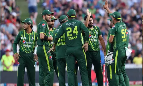 പാകിസ്താൻ ക്രിക്കറ്റിലെ കറുത്തദിനം...! ന്യൂസിലൻഡിനോടും പരമ്പര തോറ്റതോടെ പൊട്ടിത്തെറിച്ച് ആരാധകർ