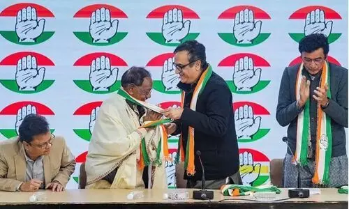 ഒമ്പത് വർഷങ്ങൾക്ക് ശേഷം കോൺ​ഗ്രസിലേക്ക് തിരിച്ചെത്തി ഒഡീഷ മുൻ മുഖ്യമന്ത്രിയും കുടുംബവും