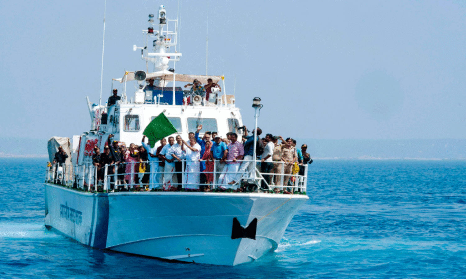 കടലിൽ കൃത്രിമപ്പാരുകൾ നിക്ഷേപം തുടങ്ങി