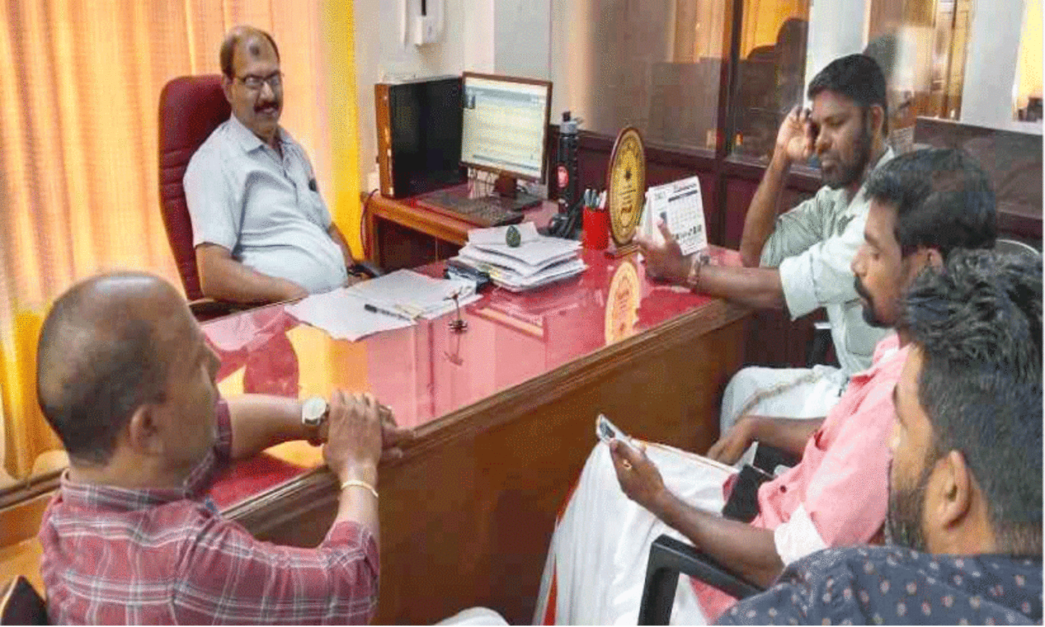 കുടിവെള്ളക്ഷാമം; പഞ്ചായത്ത് സെക്രട്ടറിയെ പൂട്ടിയിട്ടു