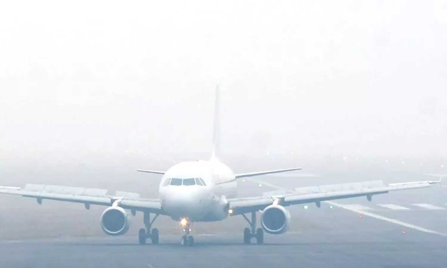 വിമാനത്തിന്റെ ടയർ പൊട്ടി; യാത്രക്കാർ സുരക്ഷിതർ