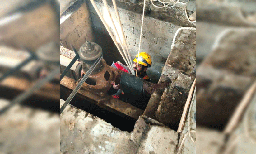 കി​ണ​റ്റി​ൽ വീ​ണ കു​ട്ടി​യെ  സി​വി​ൽ ഡി​ഫ​ൻ​സ് ആ​ൻ​ഡ്​ ആം​ബു​ല​ൻ​സ്​ അ​തോ​റി​റ്റി​യി​ലെ അം​ഗ​ങ്ങ​ൾ ര​ക്ഷി​ക്കു​ന്നു