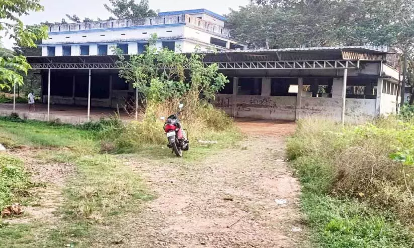 മ​ത്സ്യ​മാ​ർ​ക്ക​റ്റ്