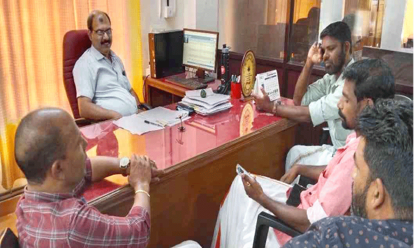 കുടിവെള്ളക്ഷാമം; പഞ്ചായത്ത് സെക്രട്ടറിയെ പൂട്ടിയിട്ടു