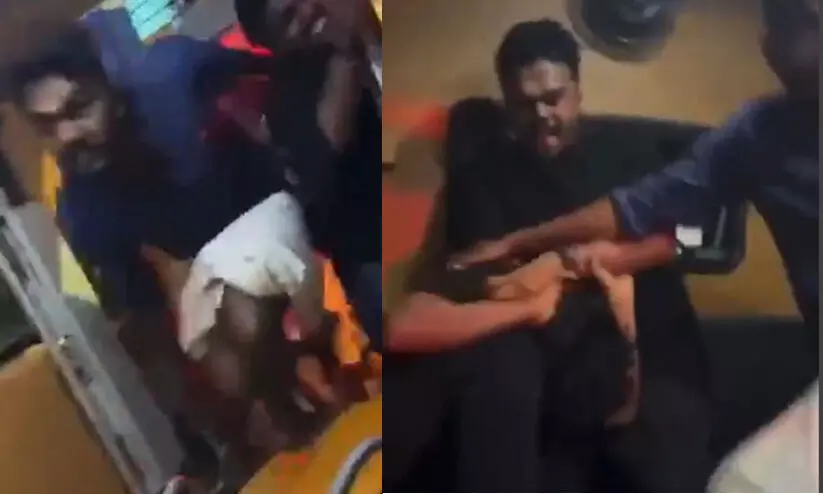 മഹാരാജാസിലെ സംഘർഷം: ഫ്രറ്റേണിറ്റി, കെ.എസ്‍.യു പ്രവര്‍ത്തകരെ എസ്.എഫ്.ഐക്കാര്‍ ആംബുലന്‍സില്‍ കയറി മർദിക്കുന്ന ദൃശ്യങ്ങൾ പുറത്ത്