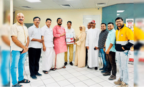 ഇ​ന്ദി​ര ഗാ​ന്ധി വീ​ക്ഷ​ണം ഫോ​റം ഷാ​ർ​ജ സം​ഘ​ടി​പ്പി​ക്കു​ന്ന ര​ക്ത​ദാ​ന ക്യാ​മ്പി​ന്‍റെ ബ്രോ​ഷ​ർ  പ്ര​കാ​ശ​നം ചെ​യ്യു​ന്നു