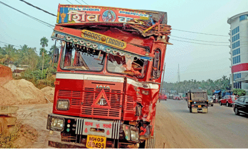 കെ.എസ്.ആർ.ടി.സി ബസിന് പിറകിൽ ലോറിയിടിച്ച് നാലുപേർക്ക് പരിക്ക്
