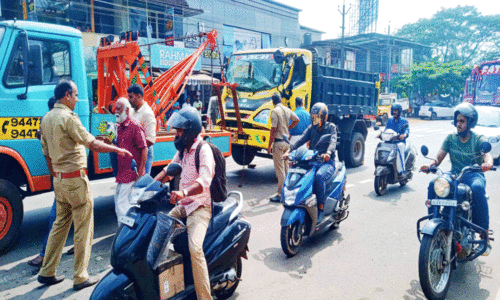 പുന്നാട് അപകടം തുടർക്കഥ; ടിപ്പർ ലോറികൾ കൂട്ടിയിടിച്ച് ഡ്രൈവർക്ക് പരിക്ക്