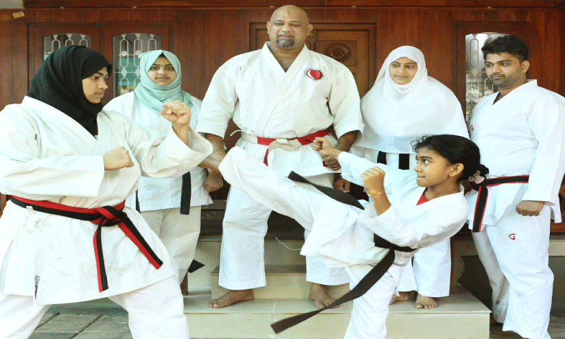 കരാട്ടേയാണ് ഇവർക്ക് എല്ലാം