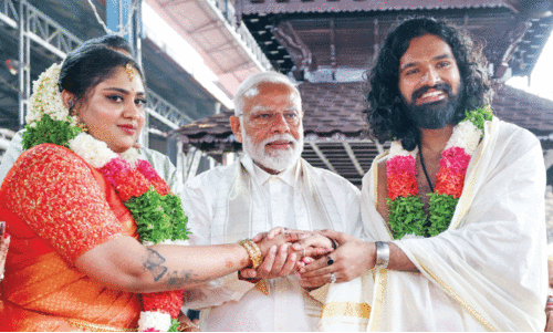 കണ്ണനെ തൊഴുതും വധൂവരന്മാരെ അനുഗ്രഹിച്ചും മോദി