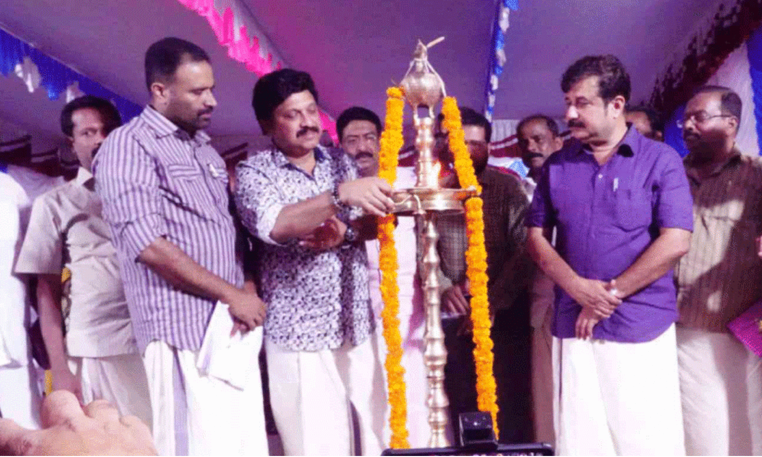 ക​രു​നാ​ഗ​പ്പ​ള്ളി കെ.​എ​സ്.​ആ​ർ.​ടി.​സി ഡി​പ്പോ​യി​ൽ പു​തു​താ​യി നി​ർ​മി​ച്ച കെ​ട്ടി​ട​ത്തി​ന്‍റെ ഉ​ദ്ഘാ​ട​നം മ​ന്ത്രി കെ.​ബി. ഗ​ണേ​ഷ് കു​മാ​ർ നി​ർ​വ​ഹി​ക്കു​ന്നു