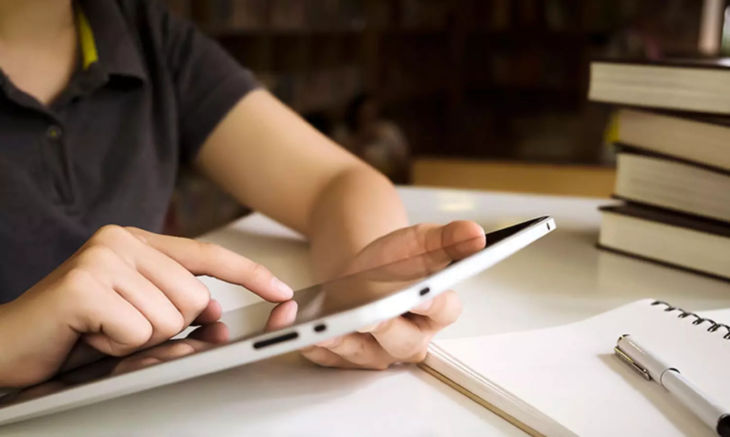 പാഠപുസ്തകങ്ങൾ ഇന്ത്യൻ ഭാഷകളിൽ ഡിജിറ്റലായി നൽകാൻ നിർദേശം