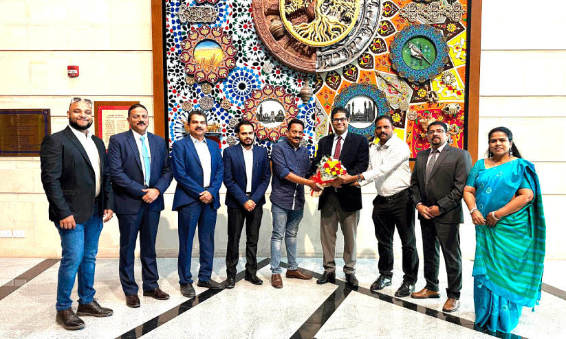 കോ​ഴി​ക്കോ​ട് ജി​ല്ല പ്ര​വാ​സി ഫോ​റം ഭാ​ര​വാ​ഹി​ക​ൾ ഇ​ന്ത്യ​ൻ അം​ബാ​സ​ഡ​റെ സ​ന്ദ​ർ​ശി​ച്ച​പ്പോ​ൾ