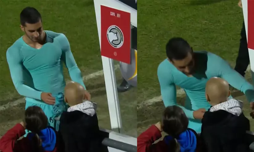 ബാഴ്സക്കായി ഗോൾ നേടിയയുടൻ കാൻസർ രോഗിയായ കുഞ്ഞു ആരാധികക്ക് ജഴ്സി സമ്മാനിച്ച് ഫെറാൻ ടോറസ്