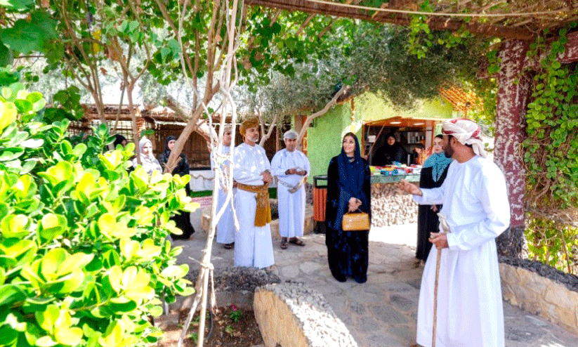 ബു​റൈ​മി ഗ​വ​ർ​ണ​റേ​റ്റ്​ സ​ന്ദർ​ശ​ന​ത്തി​നി​ടെ അ​സ്സ​യി​ദ അ​ഹ​ദ്​​ അ​ബ്ദു​ല്ല ഹ​മ​ദ് അ​ൽ ബു​സൈ​ദി