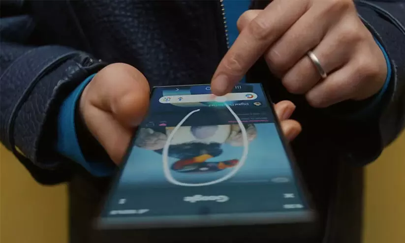 സെർച്ച് ചെയ്യാൻ സ്ക്രീനിലൊരു വട്ടം വരച്ചാൽ മതി; ‘സര്‍ക്കിള്‍ ടു സെര്‍ച്ച്’ അവതരിപ്പിച്ച് ഗൂഗിൾ