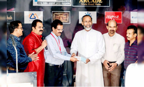 handing over organ donation certificate