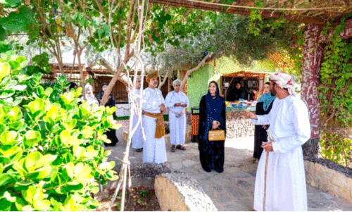 ബു​റൈ​മി ഗ​വ​ർ​ണ​റേ​റ്റ്​ സ​ന്ദർ​ശ​ന​ത്തി​നി​ടെ അ​സ്സ​യി​ദ അ​ഹ​ദ്​​ അ​ബ്ദു​ല്ല ഹ​മ​ദ് അ​ൽ ബു​സൈ​ദി